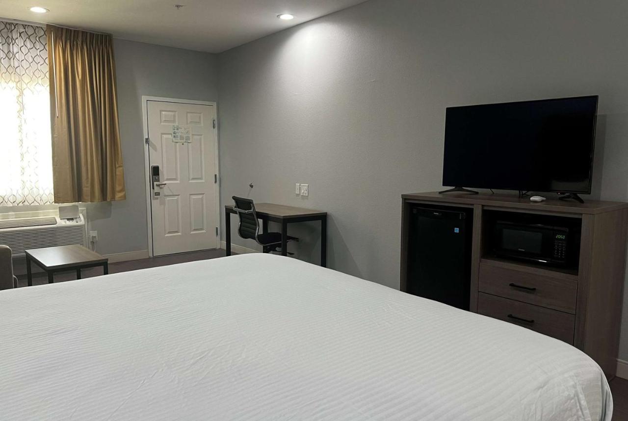 Hotel Baymont By Wyndham Freeport Texas Exterior foto